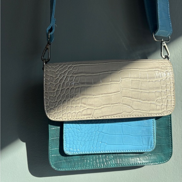 Hvisk Croc Crossbody - Picture 2 of 2